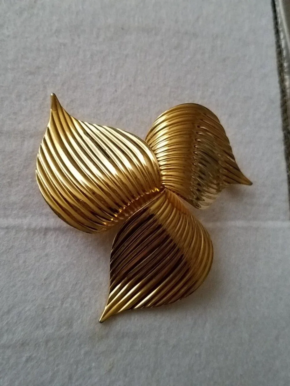 Vintage Sarah Coventry Trillium Goldtone Brooch